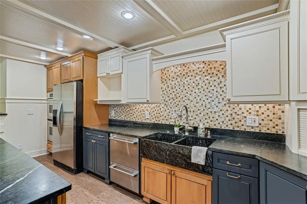 706 Barrington Hills Drive, Atlanta, Georgia 30350, 2 Bedrooms Bedrooms, ,2 BathroomsBathrooms,Residential,Sold,706 Barrington Hills Drive,7546337