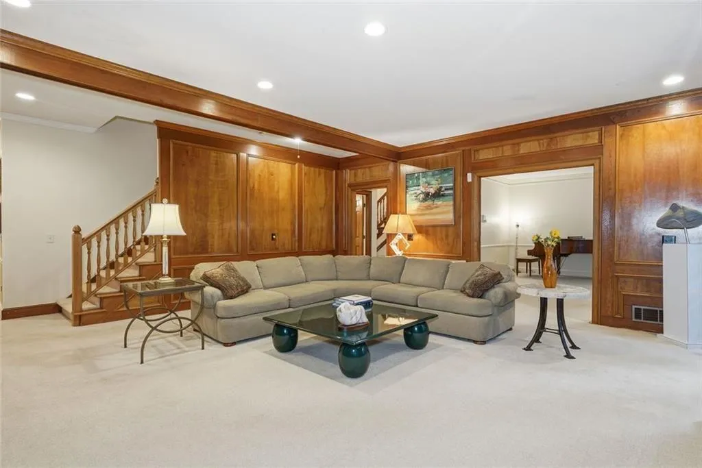 180 Valley Cove, Sandy Springs, Georgia 30350, 6 Bedrooms Bedrooms, ,4 BathroomsBathrooms,Residential,Sold,180 Valley Cove,7677987