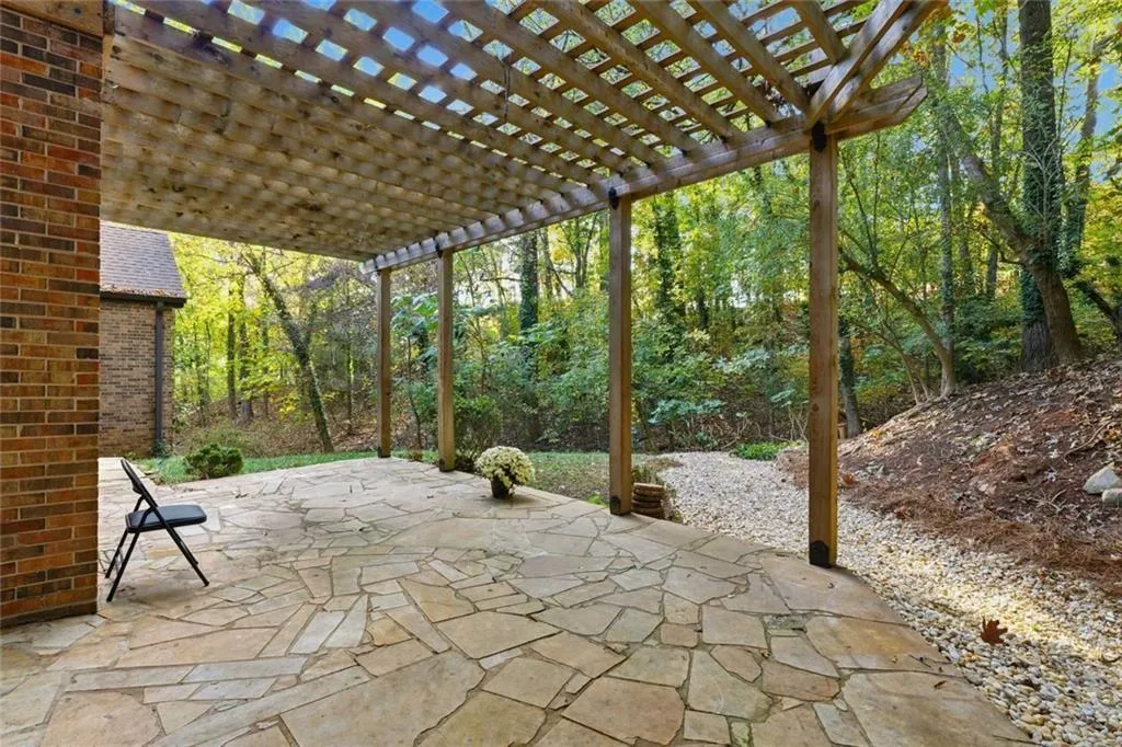 180 Valley Cove, Sandy Springs, Georgia 30350, 6 Bedrooms Bedrooms, ,4 BathroomsBathrooms,Residential,Sold,180 Valley Cove,7677987