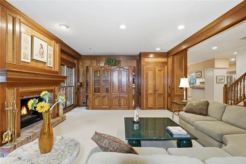 180 Valley Cove, Sandy Springs, Georgia 30350, 6 Bedrooms Bedrooms, ,4 BathroomsBathrooms,Residential,Sold,180 Valley Cove,7677987
