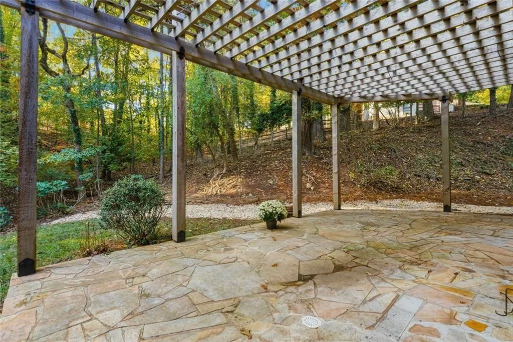180 Valley Cove, Sandy Springs, Georgia 30350, 6 Bedrooms Bedrooms, ,4 BathroomsBathrooms,Residential,Sold,180 Valley Cove,7677987
