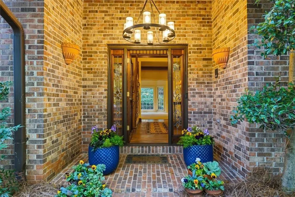 180 Valley Cove, Sandy Springs, Georgia 30350, 6 Bedrooms Bedrooms, ,4 BathroomsBathrooms,Residential,Sold,180 Valley Cove,7677987