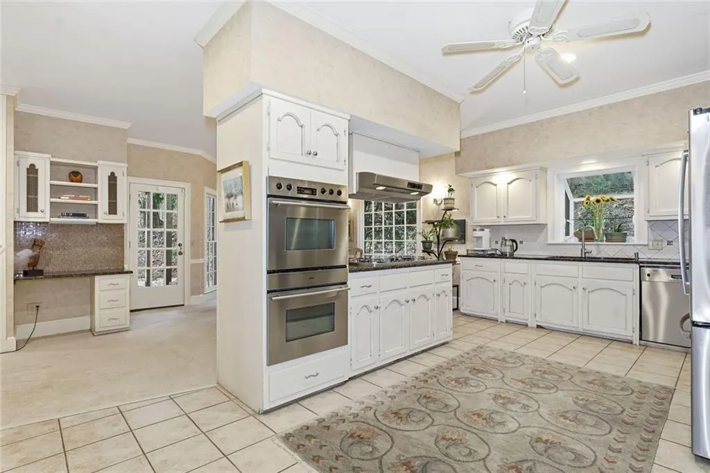 180 Valley Cove, Sandy Springs, Georgia 30350, 6 Bedrooms Bedrooms, ,4 BathroomsBathrooms,Residential,Sold,180 Valley Cove,7677987