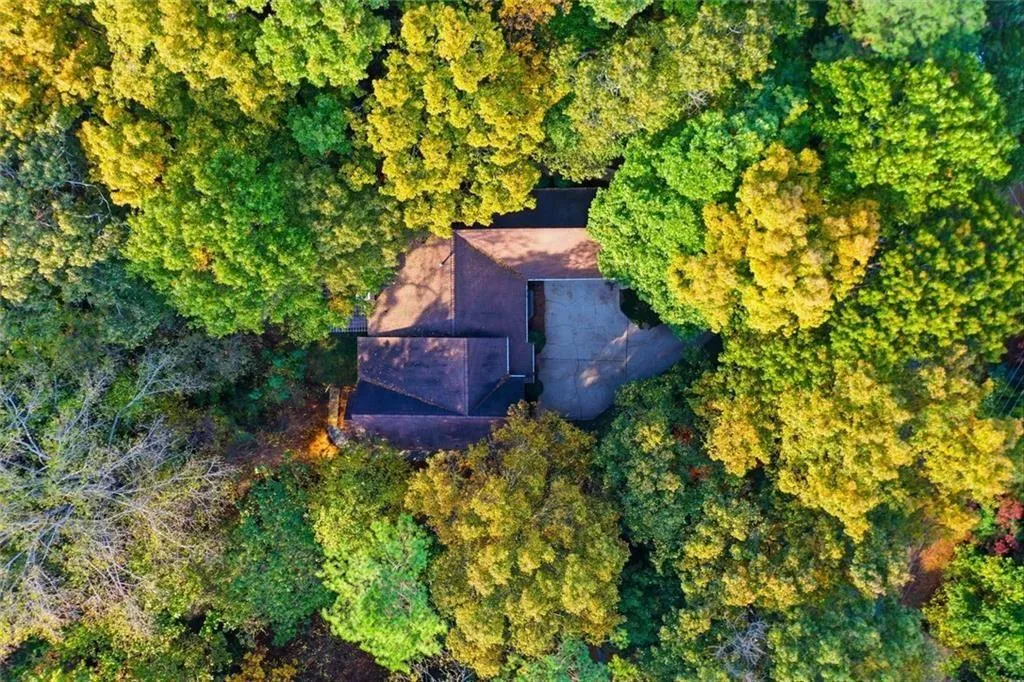 180 Valley Cove, Sandy Springs, Georgia 30350, 6 Bedrooms Bedrooms, ,4 BathroomsBathrooms,Residential,Sold,180 Valley Cove,7677987