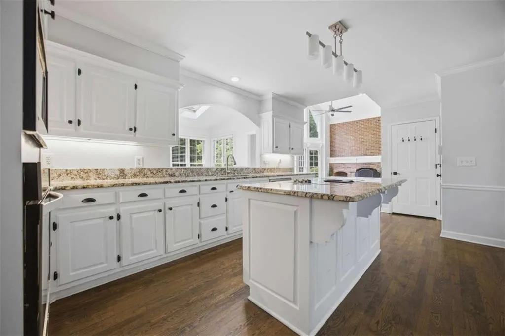 7525 S Spalding S, Sandy Springs, Georgia 30350, 5 Bedrooms Bedrooms, ,4 BathroomsBathrooms,Residential,For Sale,7525 S Spalding S,7760505