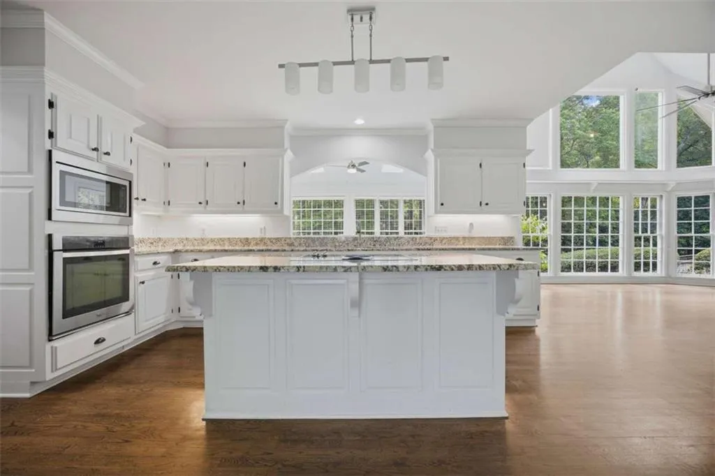 7525 S Spalding S, Sandy Springs, Georgia 30350, 5 Bedrooms Bedrooms, ,4 BathroomsBathrooms,Residential,For Sale,7525 S Spalding S,7760505