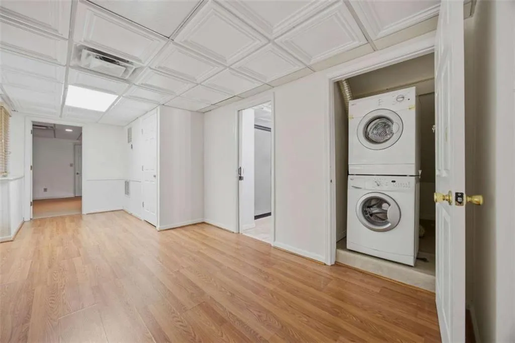 7525 S Spalding S, Sandy Springs, Georgia 30350, 5 Bedrooms Bedrooms, ,4 BathroomsBathrooms,Residential,For Sale,7525 S Spalding S,7760505