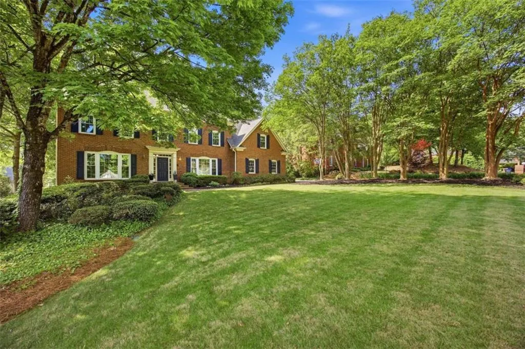 7525 S Spalding S, Sandy Springs, Georgia 30350, 5 Bedrooms Bedrooms, ,4 BathroomsBathrooms,Residential,For Sale,7525 S Spalding S,7760505