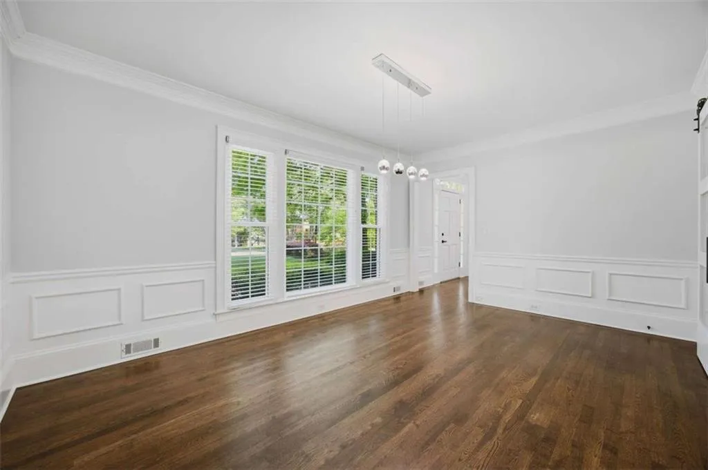 7525 S Spalding S, Sandy Springs, Georgia 30350, 5 Bedrooms Bedrooms, ,4 BathroomsBathrooms,Residential,For Sale,7525 S Spalding S,7760505