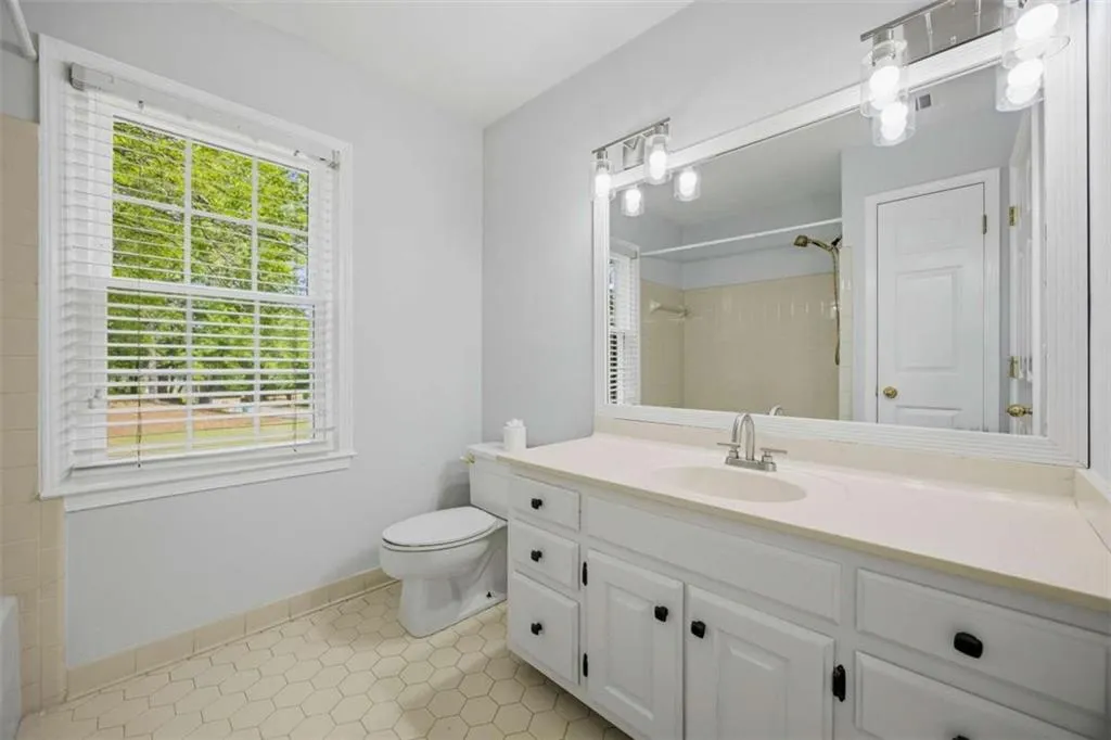 7525 S Spalding S, Sandy Springs, Georgia 30350, 5 Bedrooms Bedrooms, ,4 BathroomsBathrooms,Residential,For Sale,7525 S Spalding S,7760505