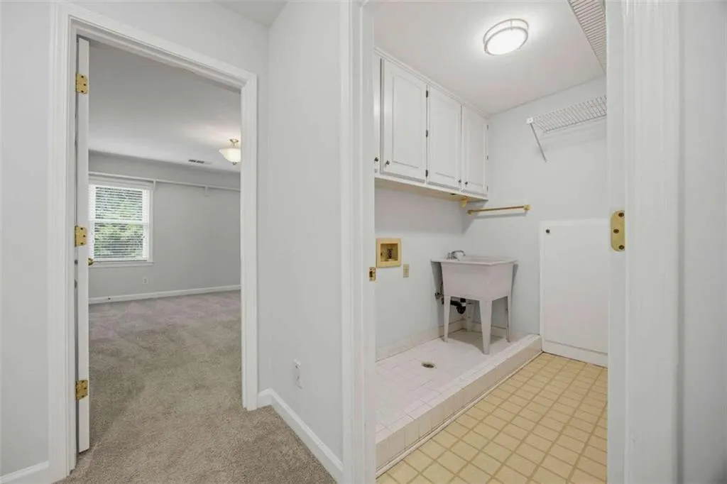 7525 S Spalding S, Sandy Springs, Georgia 30350, 5 Bedrooms Bedrooms, ,4 BathroomsBathrooms,Residential,For Sale,7525 S Spalding S,7760505