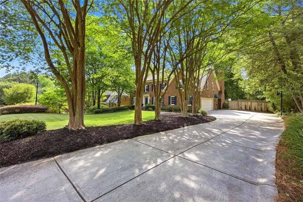 7525 S Spalding S, Sandy Springs, Georgia 30350, 5 Bedrooms Bedrooms, ,4 BathroomsBathrooms,Residential,For Sale,7525 S Spalding S,7760505