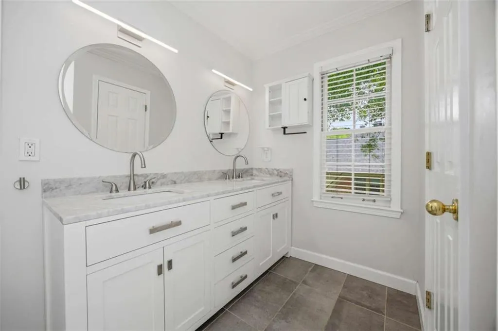 7525 S Spalding S, Sandy Springs, Georgia 30350, 5 Bedrooms Bedrooms, ,4 BathroomsBathrooms,Residential,For Sale,7525 S Spalding S,7760505