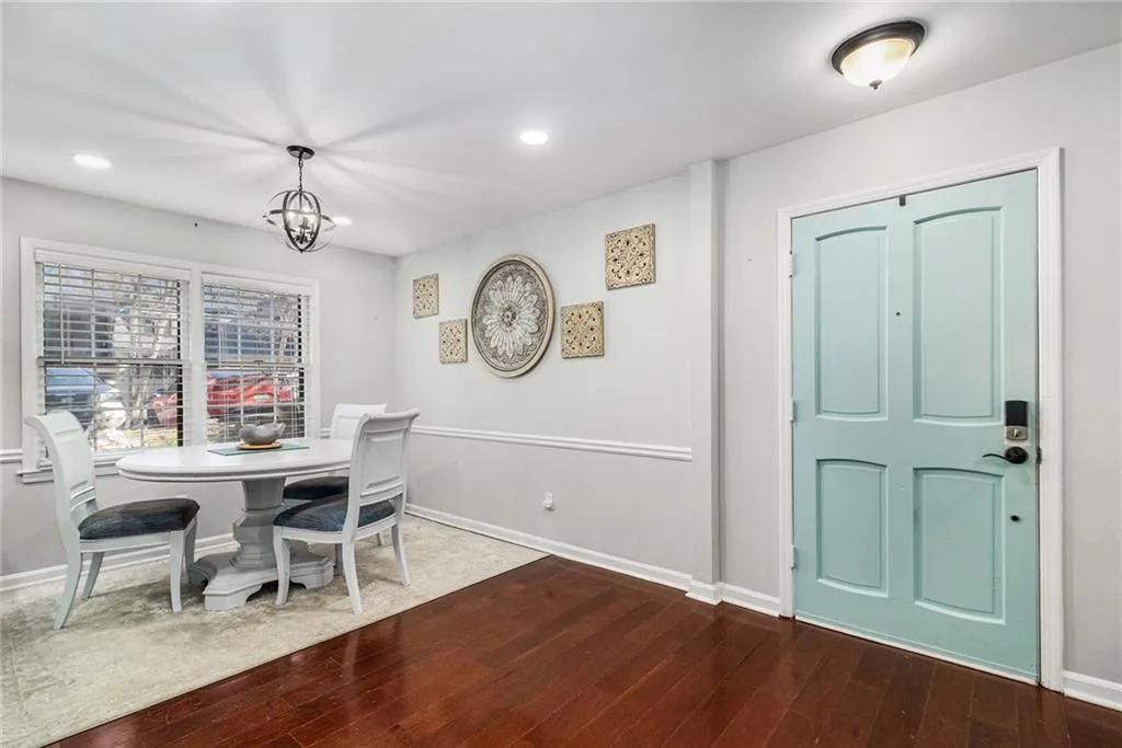 64 Montre Square Nw, Atlanta, Georgia 30327, 2 Bedrooms Bedrooms, ,2 BathroomsBathrooms,Residential,For Sale,64 Montre Square Nw,7599833