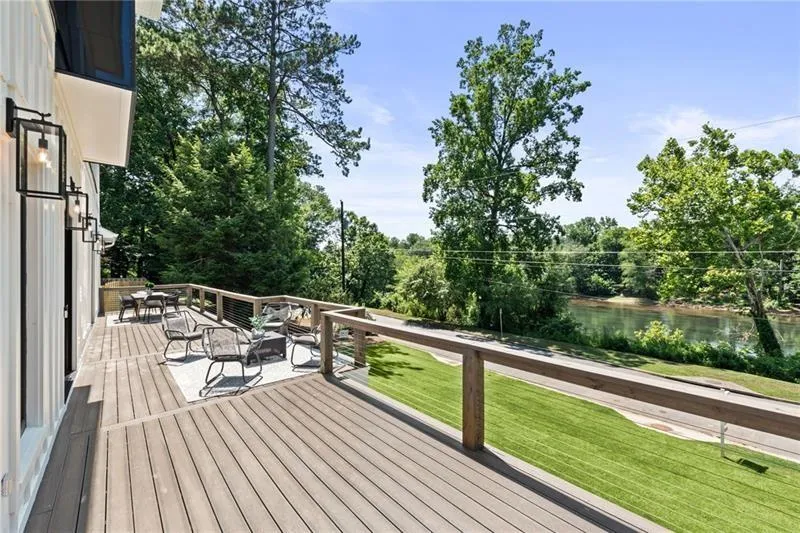 1010 Edgewater Drive, Atlanta, Georgia 30328, 5 Bedrooms Bedrooms, ,5 BathroomsBathrooms,Residential,Sold,1010 Edgewater Drive,7519346