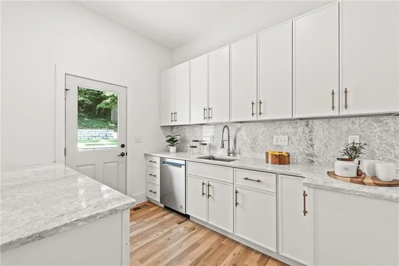 1010 Edgewater Drive, Atlanta, Georgia 30328, 5 Bedrooms Bedrooms, ,5 BathroomsBathrooms,Residential,Sold,1010 Edgewater Drive,7519346