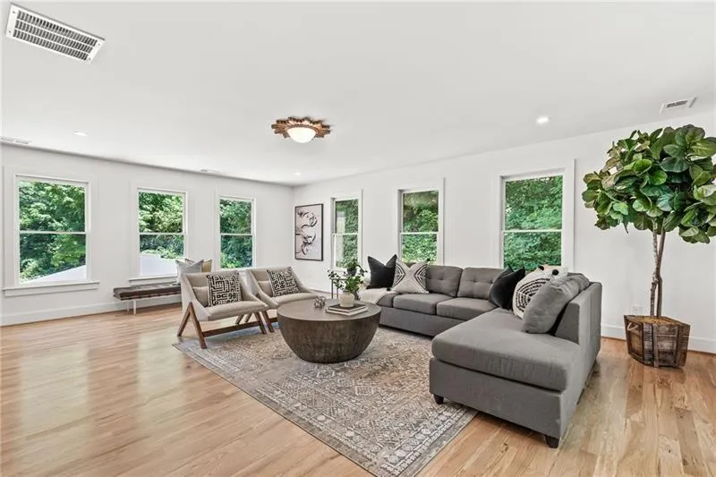 1010 Edgewater Drive, Atlanta, Georgia 30328, 5 Bedrooms Bedrooms, ,5 BathroomsBathrooms,Residential,Sold,1010 Edgewater Drive,7519346