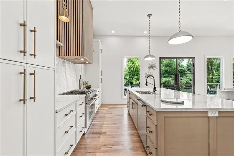 1010 Edgewater Drive, Atlanta, Georgia 30328, 5 Bedrooms Bedrooms, ,5 BathroomsBathrooms,Residential,Sold,1010 Edgewater Drive,7519346