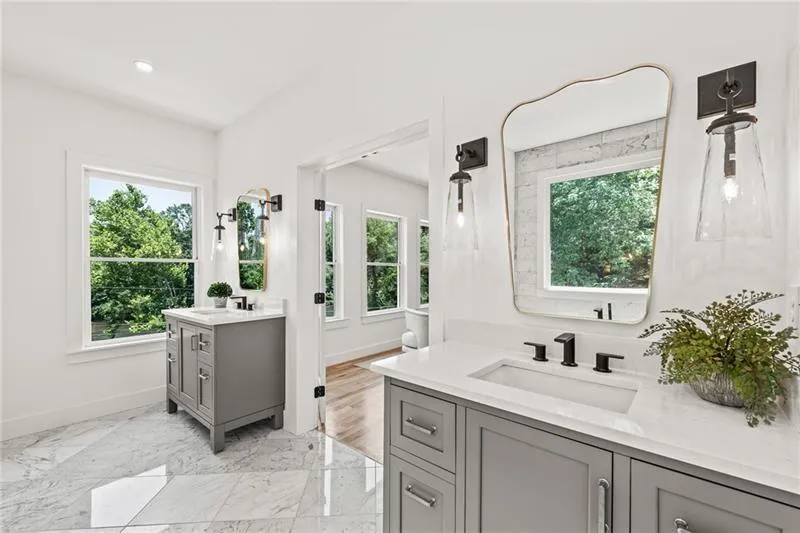 1010 Edgewater Drive, Atlanta, Georgia 30328, 5 Bedrooms Bedrooms, ,5 BathroomsBathrooms,Residential,Sold,1010 Edgewater Drive,7519346