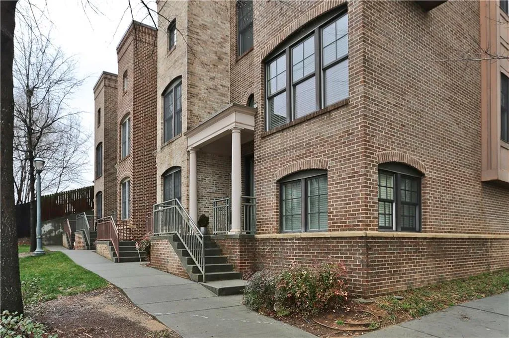 702 Cosmopolitan Drive Unit 702, Atlanta, Georgia 30324, 3 Bedrooms Bedrooms, ,3 BathroomsBathrooms,Residential,Sold,702 Cosmopolitan Drive Unit 702,5643613