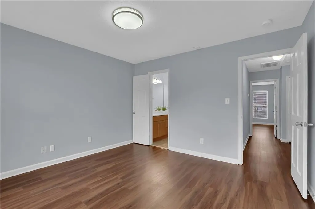 Hardwood-type flooring and connected bathroom