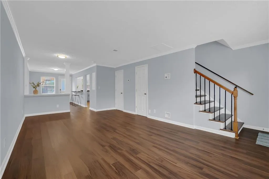 Hardwood / wood-style flooring