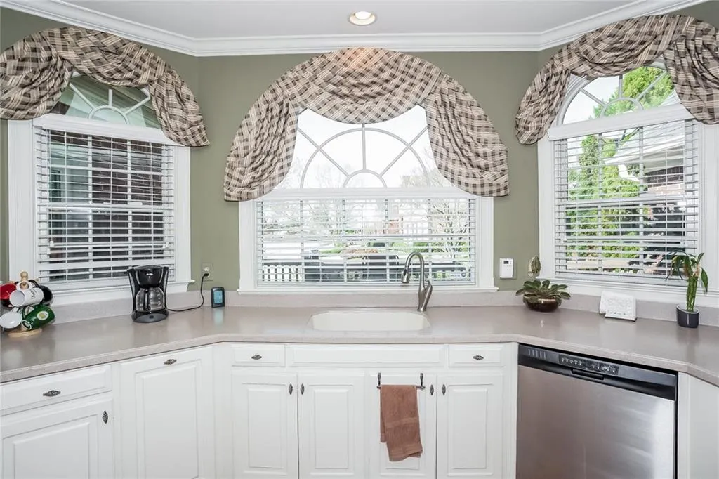 7890 Nesbit Downs Drive, Sandy Springs, Georgia 30350, 5 Bedrooms Bedrooms, ,5 BathroomsBathrooms,Residential,Sold,7890 Nesbit Downs Drive,5661746