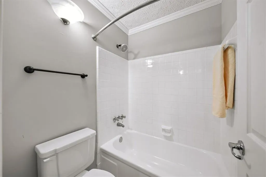 6806 Glenridge Drive Unit E, Atlanta, Georgia 30328, 2 Bedrooms Bedrooms, ,2 BathroomsBathrooms,Residential,For Sale,6806 Glenridge Drive Unit E,7625892