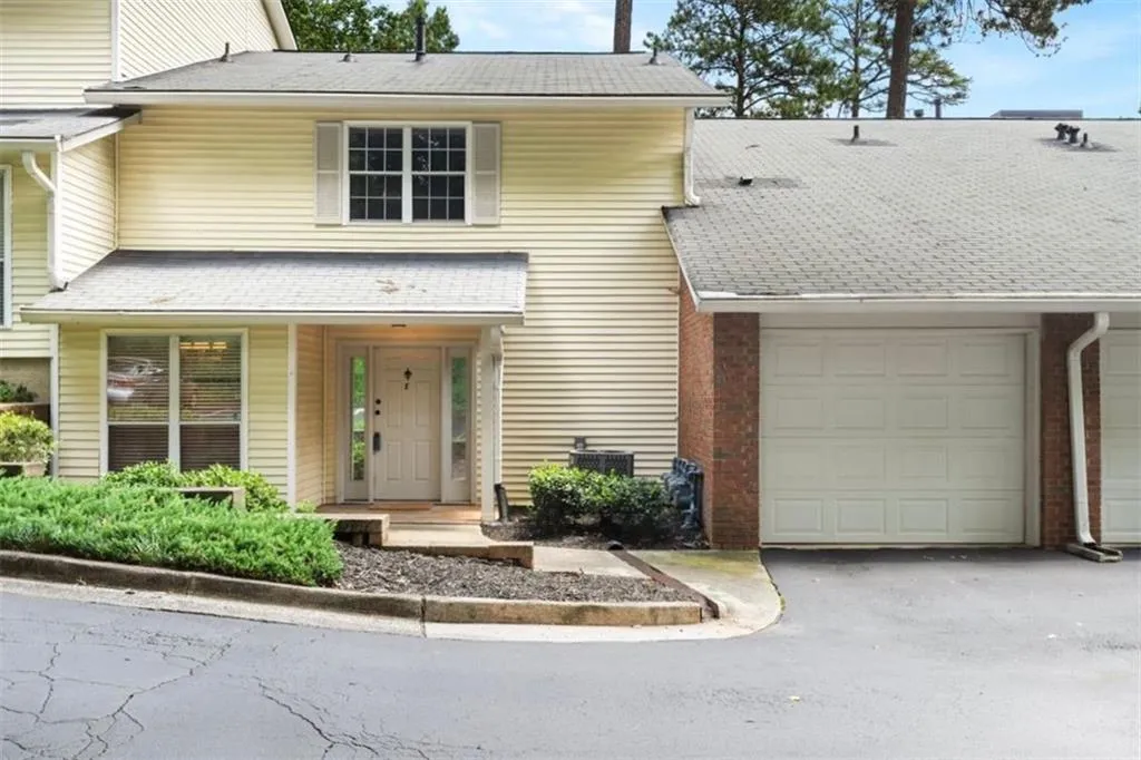 6806 Glenridge Drive Unit E, Atlanta, Georgia 30328, 2 Bedrooms Bedrooms, ,2 BathroomsBathrooms,Residential,For Sale,6806 Glenridge Drive Unit E,7625892