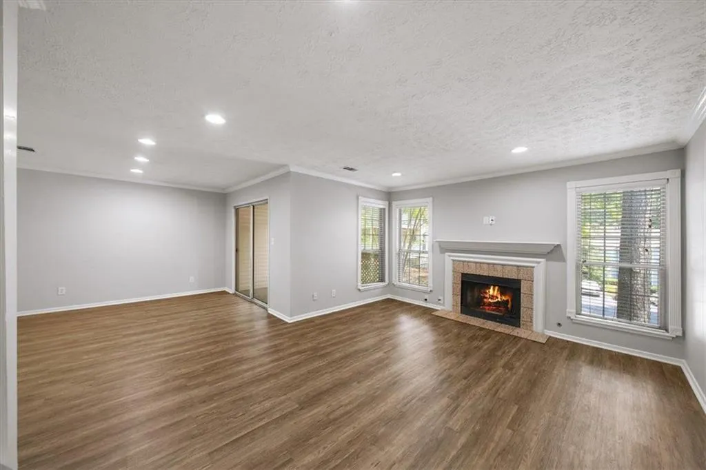 6806 Glenridge Drive Unit E, Atlanta, Georgia 30328, 2 Bedrooms Bedrooms, ,2 BathroomsBathrooms,Residential,For Sale,6806 Glenridge Drive Unit E,7625892