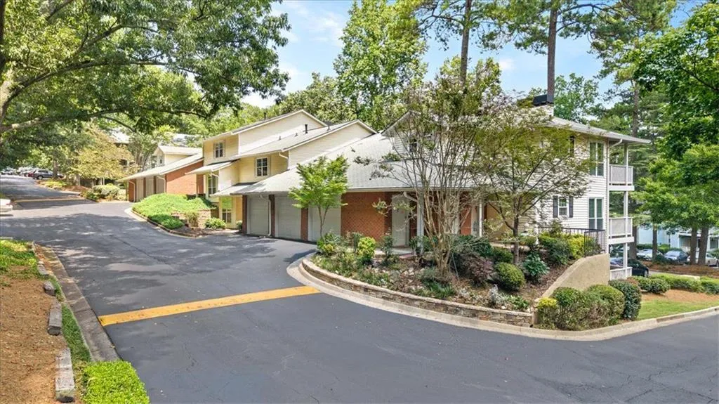 6806 Glenridge Drive Unit E, Atlanta, Georgia 30328, 2 Bedrooms Bedrooms, ,2 BathroomsBathrooms,Residential,For Sale,6806 Glenridge Drive Unit E,7625892