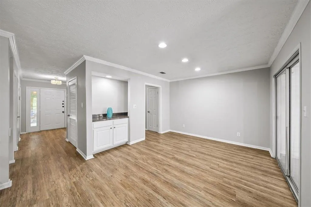 6806 Glenridge Drive Unit E, Atlanta, Georgia 30328, 2 Bedrooms Bedrooms, ,2 BathroomsBathrooms,Residential,For Sale,6806 Glenridge Drive Unit E,7625892