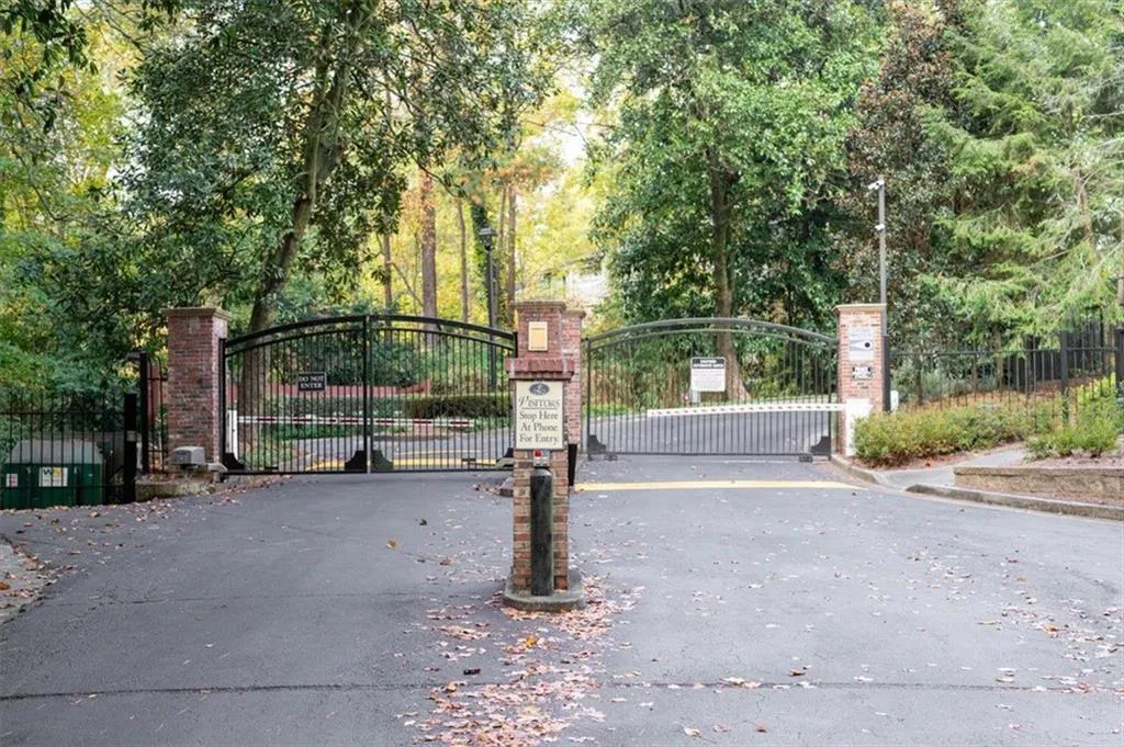 6806 Glenridge Drive Unit E, Atlanta, Georgia 30328, 2 Bedrooms Bedrooms, ,2 BathroomsBathrooms,Residential,For Sale,6806 Glenridge Drive Unit E,7625892