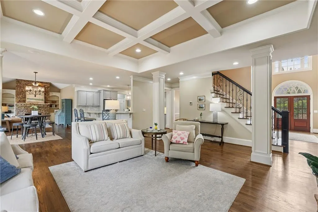 654 Windsor Parkway, Sandy Springs, Georgia 30342, 6 Bedrooms Bedrooms, ,5 BathroomsBathrooms,Residential,For Sale,654 Windsor Parkway,7707547