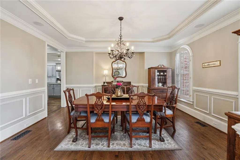 654 Windsor Parkway, Sandy Springs, Georgia 30342, 6 Bedrooms Bedrooms, ,5 BathroomsBathrooms,Residential,For Sale,654 Windsor Parkway,7707547