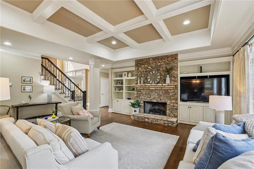 654 Windsor Parkway, Sandy Springs, Georgia 30342, 6 Bedrooms Bedrooms, ,5 BathroomsBathrooms,Residential,For Sale,654 Windsor Parkway,7707547