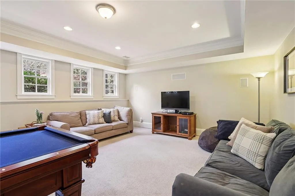 654 Windsor Parkway, Sandy Springs, Georgia 30342, 6 Bedrooms Bedrooms, ,5 BathroomsBathrooms,Residential,For Sale,654 Windsor Parkway,7707547