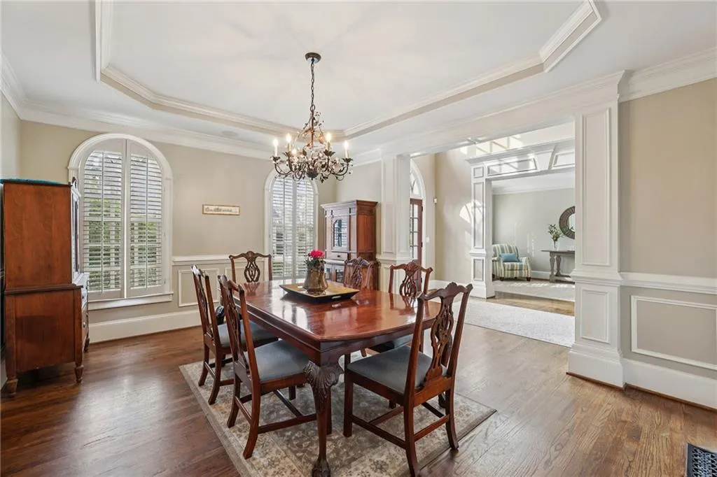 654 Windsor Parkway, Sandy Springs, Georgia 30342, 6 Bedrooms Bedrooms, ,5 BathroomsBathrooms,Residential,For Sale,654 Windsor Parkway,7707547