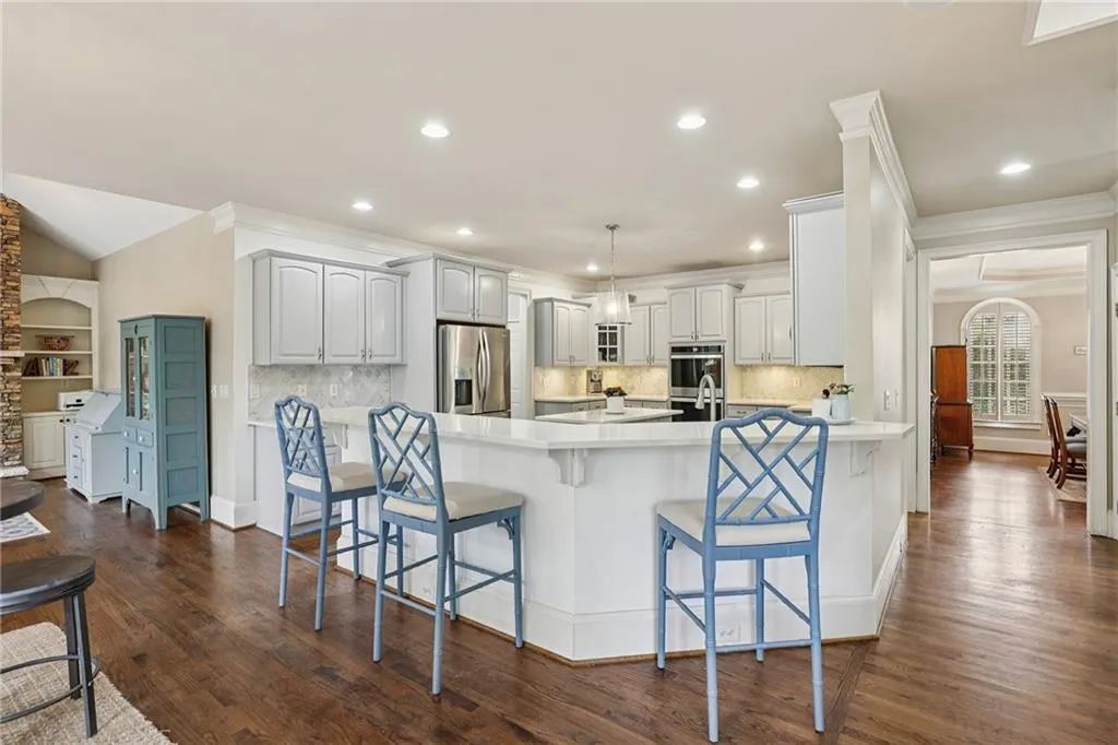 654 Windsor Parkway, Sandy Springs, Georgia 30342, 6 Bedrooms Bedrooms, ,5 BathroomsBathrooms,Residential,For Sale,654 Windsor Parkway,7707547