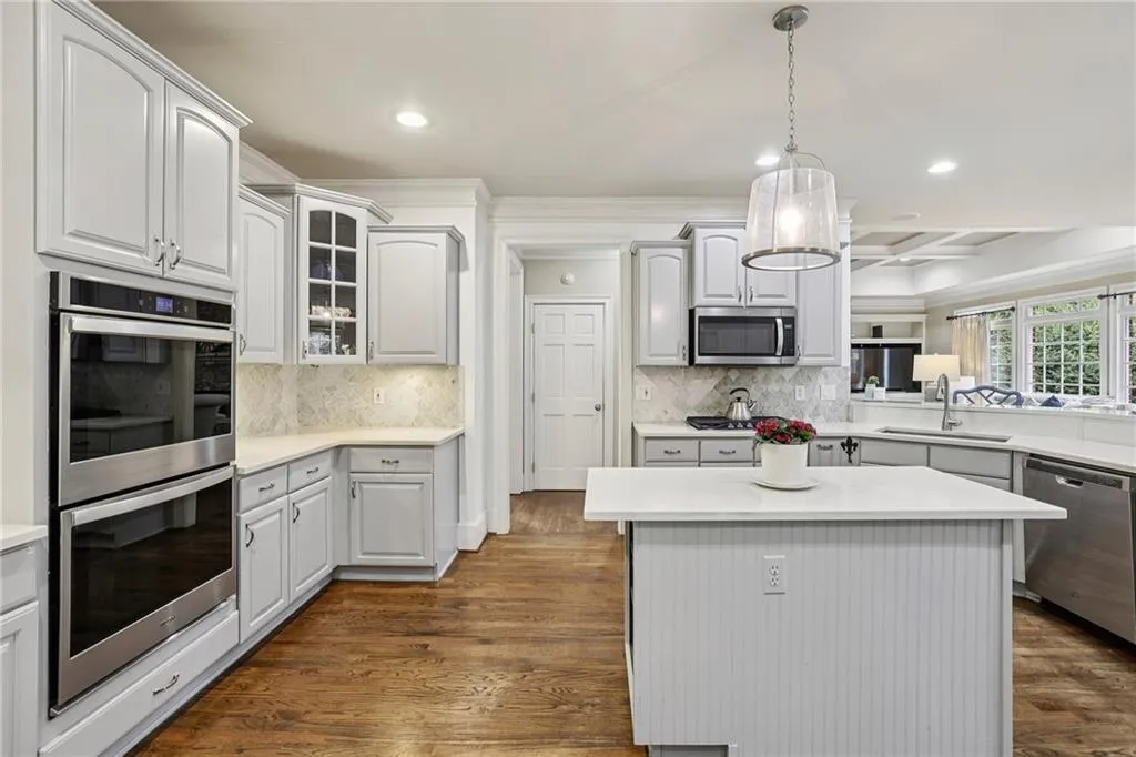 654 Windsor Parkway, Sandy Springs, Georgia 30342, 6 Bedrooms Bedrooms, ,5 BathroomsBathrooms,Residential,For Sale,654 Windsor Parkway,7707547