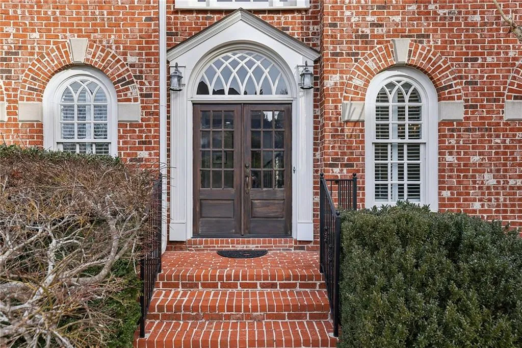 654 Windsor Parkway, Sandy Springs, Georgia 30342, 6 Bedrooms Bedrooms, ,5 BathroomsBathrooms,Residential,For Sale,654 Windsor Parkway,7707547