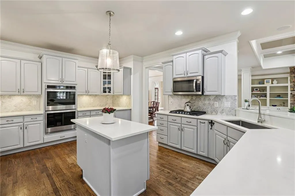 654 Windsor Parkway, Sandy Springs, Georgia 30342, 6 Bedrooms Bedrooms, ,5 BathroomsBathrooms,Residential,For Sale,654 Windsor Parkway,7707547