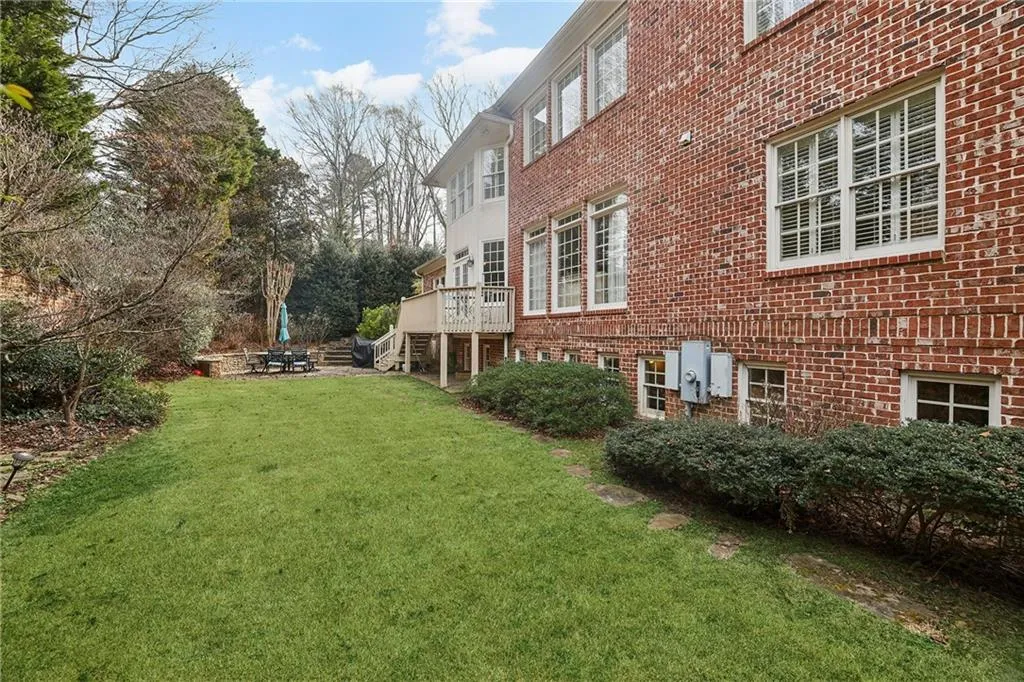 654 Windsor Parkway, Sandy Springs, Georgia 30342, 6 Bedrooms Bedrooms, ,5 BathroomsBathrooms,Residential,For Sale,654 Windsor Parkway,7707547