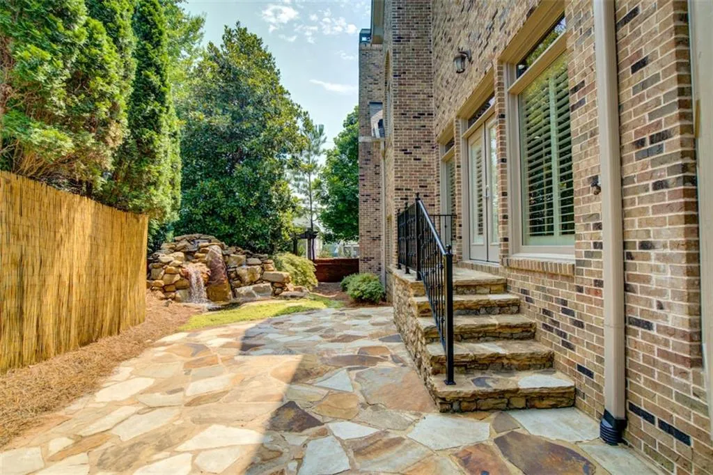 105 Glengate Avenue, Atlanta, Georgia 30328, 4 Bedrooms Bedrooms, ,3 BathroomsBathrooms,Residential,Sold,105 Glengate Avenue,6598057
