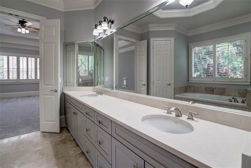 105 Glengate Avenue, Atlanta, Georgia 30328, 4 Bedrooms Bedrooms, ,3 BathroomsBathrooms,Residential,Sold,105 Glengate Avenue,6598057