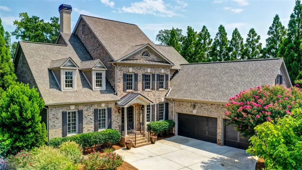 105 Glengate Avenue, Atlanta, Georgia 30328, 4 Bedrooms Bedrooms, ,3 BathroomsBathrooms,Residential,Sold,105 Glengate Avenue,6598057
