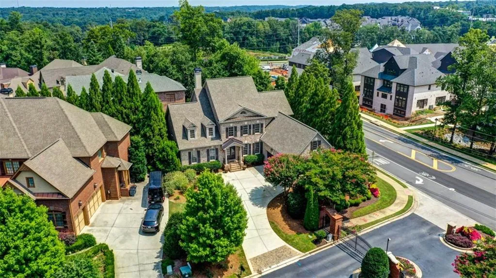 105 Glengate Avenue, Atlanta, Georgia 30328, 4 Bedrooms Bedrooms, ,3 BathroomsBathrooms,Residential,Sold,105 Glengate Avenue,6598057