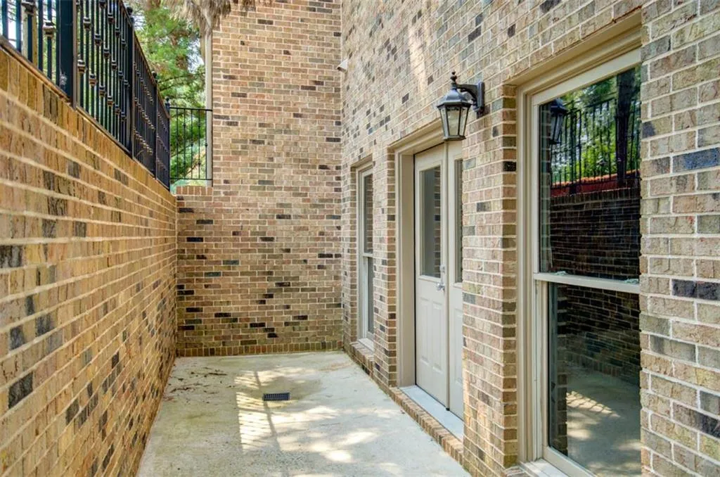 105 Glengate Avenue, Atlanta, Georgia 30328, 4 Bedrooms Bedrooms, ,3 BathroomsBathrooms,Residential,Sold,105 Glengate Avenue,6598057