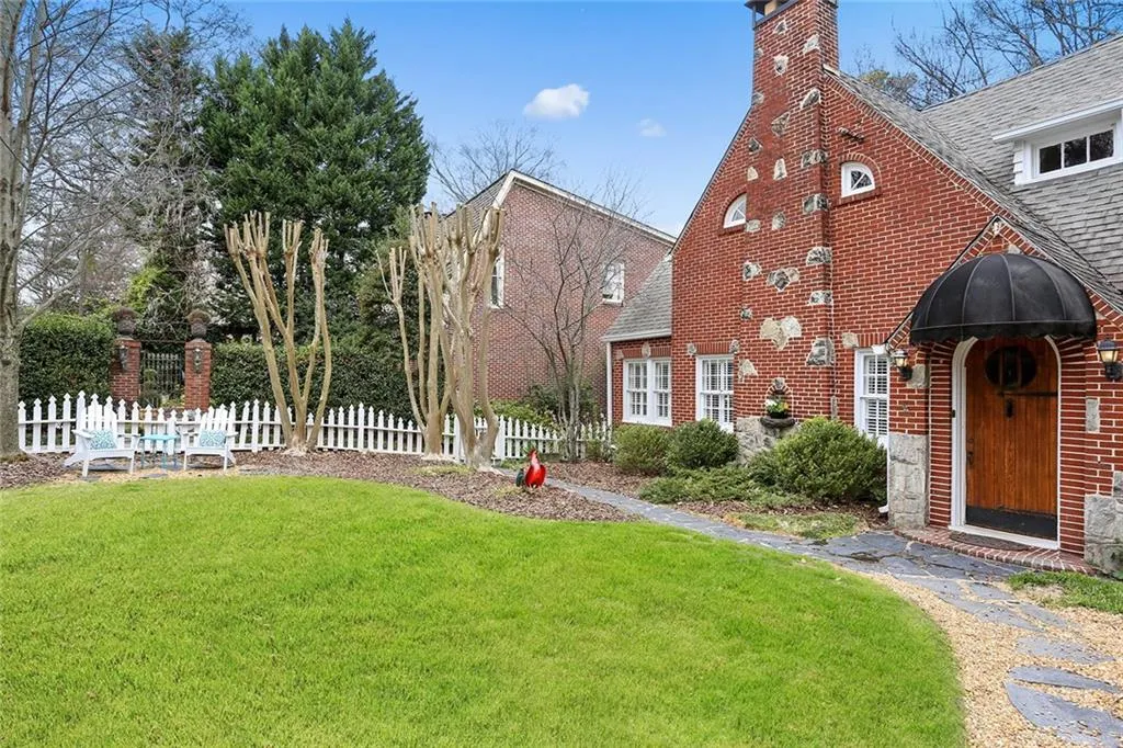 578 Montgomery Ferry Road, Atlanta, Georgia 30324, 3 Bedrooms Bedrooms, ,2 BathroomsBathrooms,Residential,Sold,578 Montgomery Ferry Road,5820311