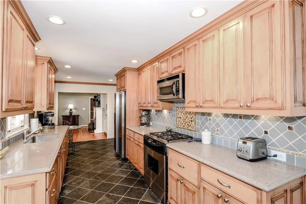 525 Timber Valley Road, Atlanta, Georgia 30342, 3 Bedrooms Bedrooms, ,2 BathroomsBathrooms,Residential,Sold,525 Timber Valley Road,5844671